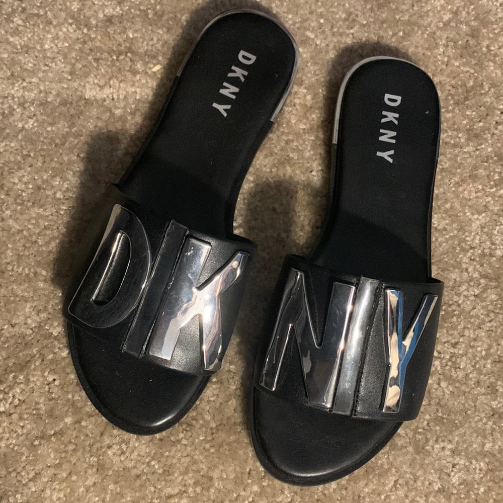 DKNY women’s sandals / slippers